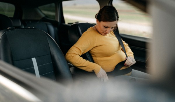 Uso obligatorio del cinturón de seguridad para embarazadas