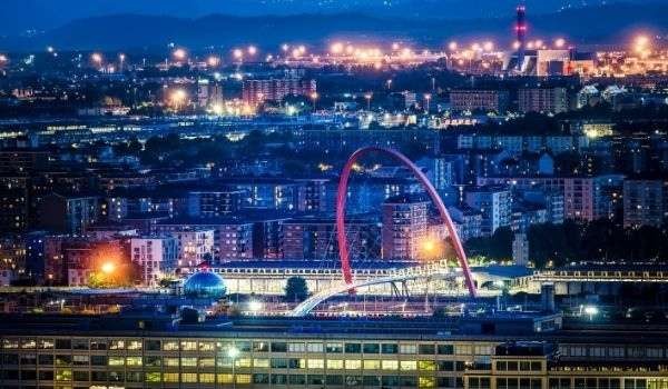 El edificio Lingotto de Fiat convertido en museo, estrena el jardín vertical más grande de Europa.