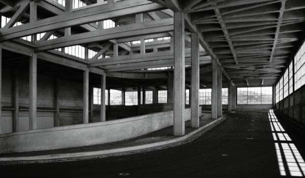 El edificio Lingotto de Fiat convertido en museo, estrena el jardín vertical más grande de Europa.