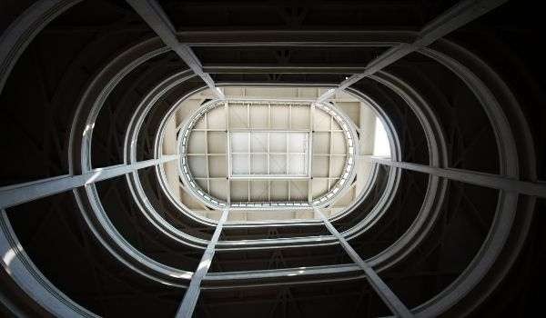 El edificio Lingotto de Fiat convertido en museo, estrena el jardín vertical más grande de Europa.