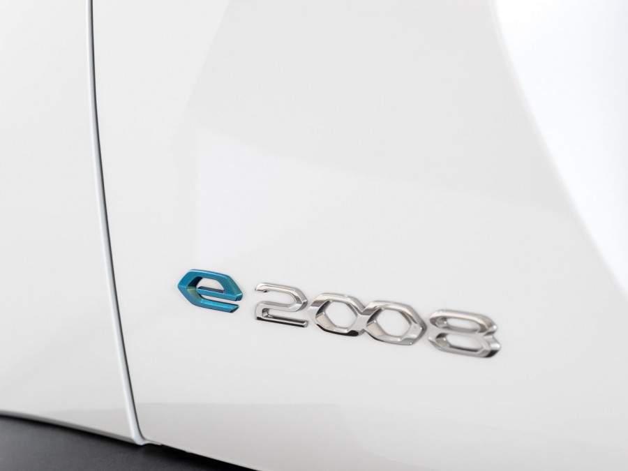 Imagen de Peugeot e-2008